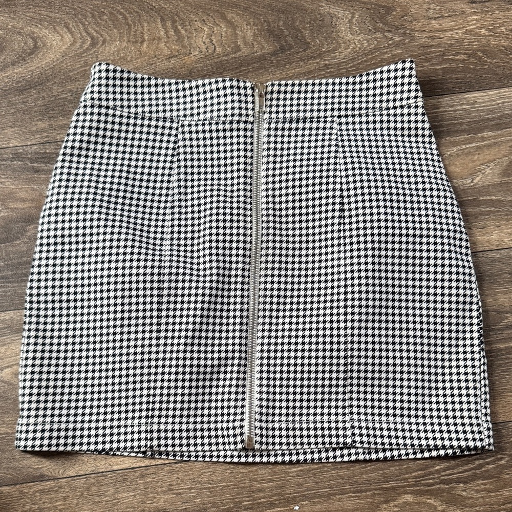 Forever 21 Black and White Houndstooth Pencil Skirt
